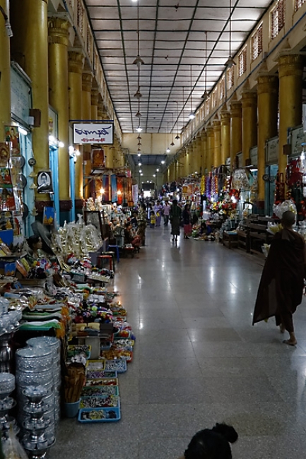 Mandalay-Bouddha Mahamuni-058